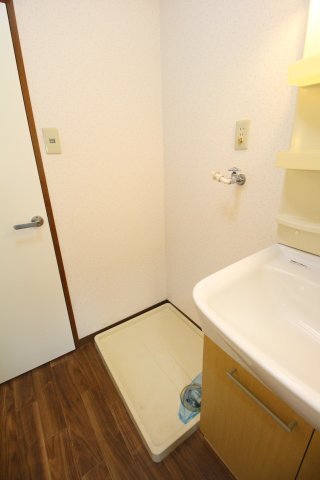 拡大写真:操南ハイツ 3階302の洗面所