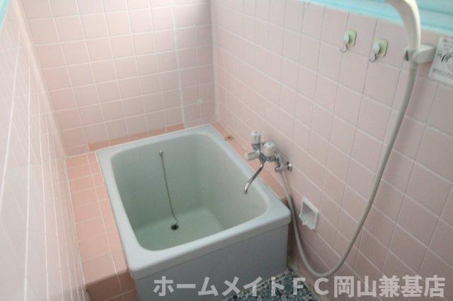 拡大写真:国富借家 1階1の風呂