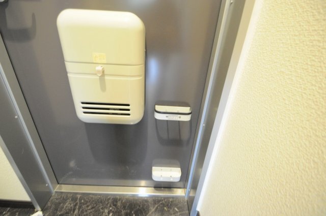 拡大写真:レオネクストルミエールⅡ 1階105の傘立て付