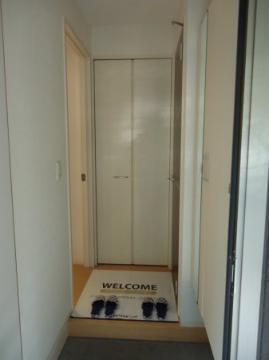拡大写真:岡山市中区長岡 2階203の玄関