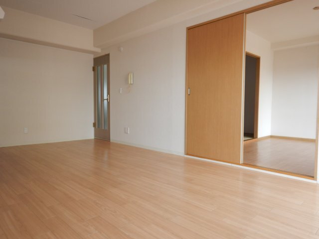 拡大写真:ネクスト倉田 西館 6階601のおしゃれなリビングです