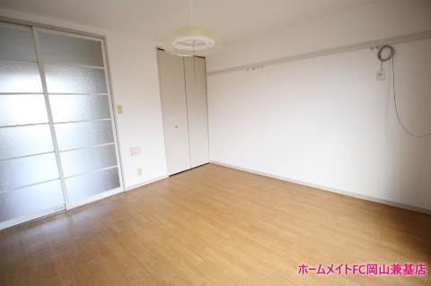 拡大写真:岡山市中区下 2階205の室内