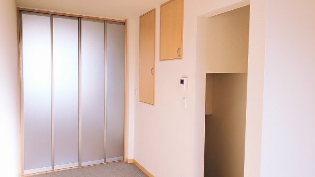 拡大写真:レオネクスト倉富 1階107のキッチンとの仕切り※写真と現状が異なる場合は現状を優先