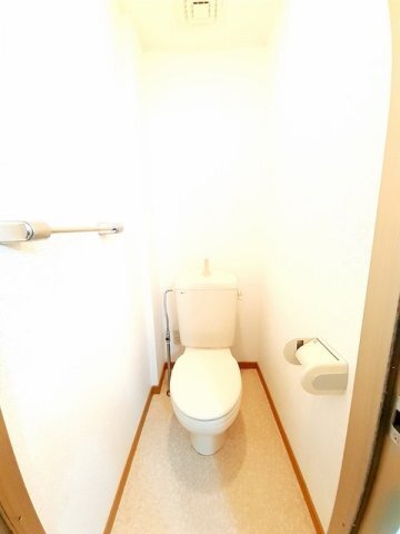 拡大写真:サンシティ臼井A 2階201のトイレもきれいです