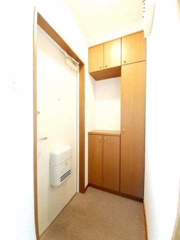 拡大写真:サンシティ臼井A 2階201の玄関です