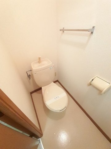 拡大写真：メイツクレストールＢ 2階202のトイレもきれいです