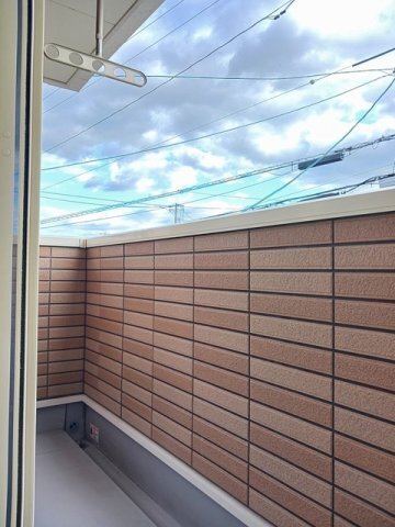 拡大写真：フラワー松崎 2階201のバルコニーからの眺めを楽しみながら食事をしませんか