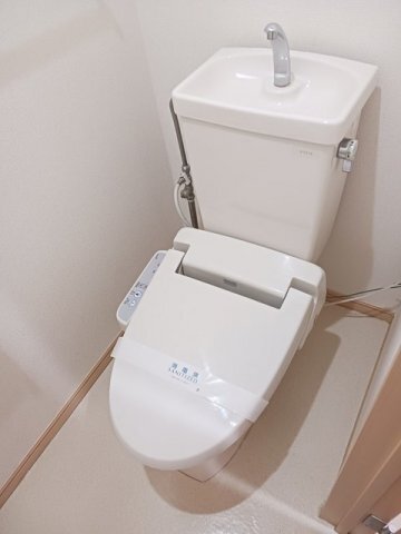 拡大写真:ニューシティ長船 2階202のトイレです