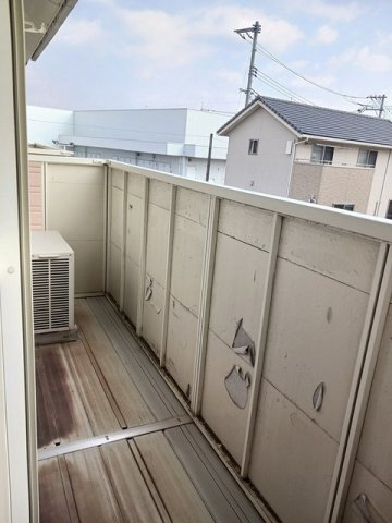 拡大写真:ニューシティ長船 2階202の暖かな日差しのふりそそぐバルコニー