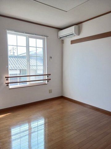 拡大写真：サンセ－ルＫ・Ｙ　Ｂ 1階102の明るい色調の室内です
