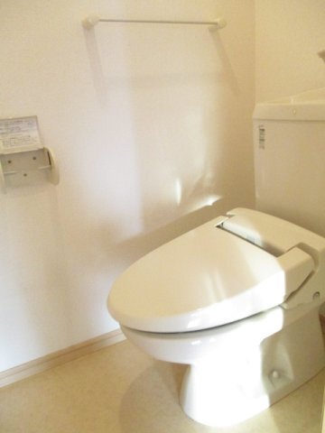 拡大写真:ベルコリーヌ 1階101のトイレもきれいです