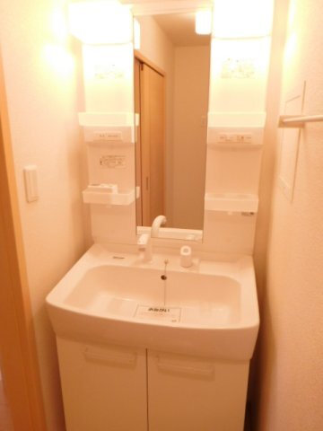 拡大写真:Fleur・N 2階202のコンパクトで使いやすい洗面所