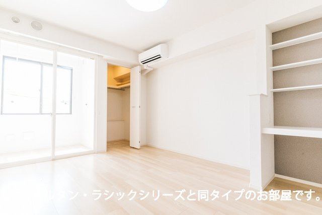 拡大写真：フラン　アビタシオン 1階102の居間
