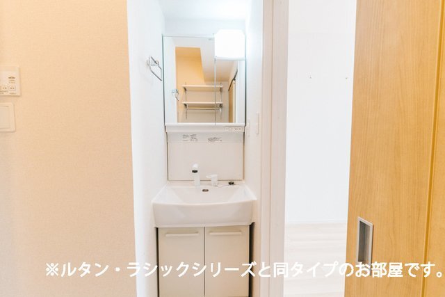 拡大写真：フラン　アビタシオン 1階102の洗面所