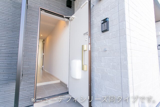 拡大写真:ルミエール 井竜 1階105の玄関