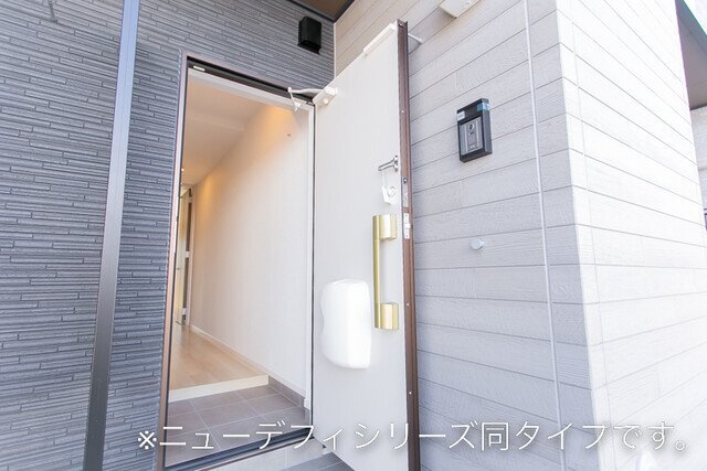 拡大写真:ルミエール 井竜 2階202の玄関