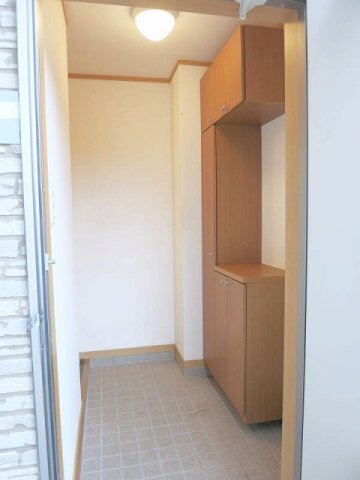 拡大写真:サニーヴィラ 2階203の玄関