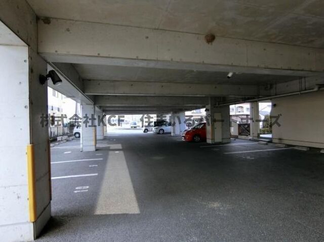 拡大写真:カドル 2階211の駐車場完備です