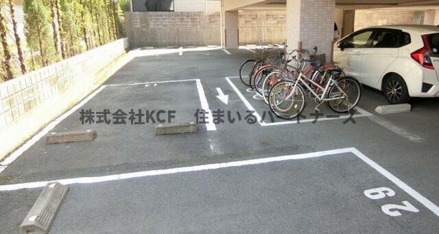 拡大写真:ブランドルフ 4階407の駐車スペースもあります