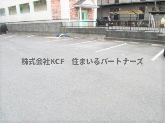 拡大写真:カトルセ 2階205の駐車場に車を止められます
