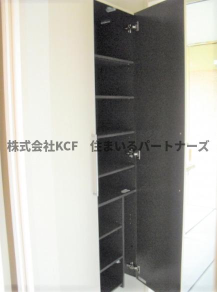 拡大写真:ウィズテリア A棟 2階203のゆったりとした玄関です