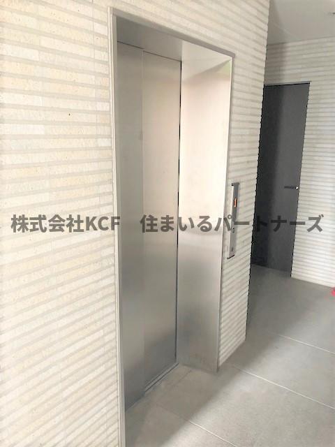 拡大写真:アドラシオン 2階201の毎日通るエントランスはこのようになっています