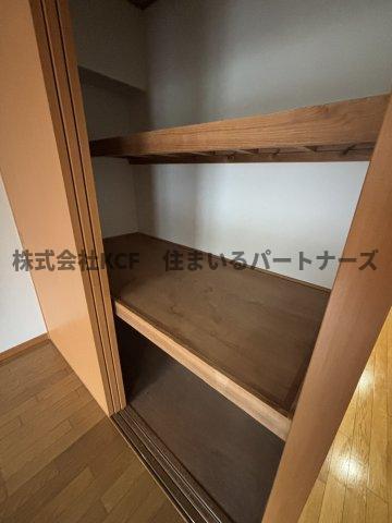 拡大写真：久留米市上津町 2階202のたっぷりとした収納スペースです