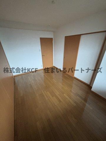 拡大写真：久留米市上津町 2階202のゆったりとした居間です