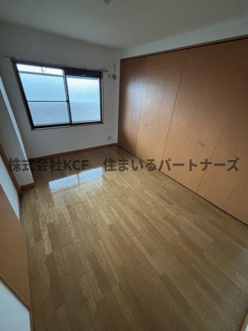 拡大写真：久留米市上津町 2階202のおしゃれな居間です