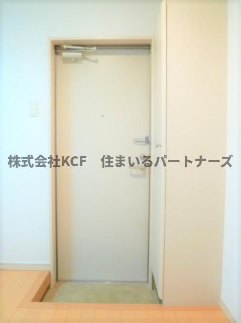 拡大写真:リブレア御井町 2階203のゆったりとした玄関です