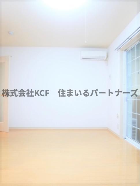 拡大写真:リブレア御井町 2階203のゆったりした洋室です