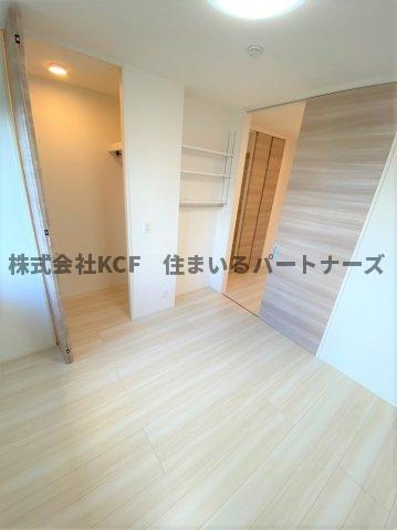 拡大写真：Fontaine和賀 1階101の落ち着いた色調の洋室です
