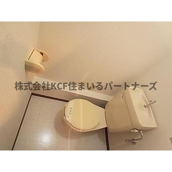拡大写真:赤司アパート 2階101の落ち着いた色調のトイレです