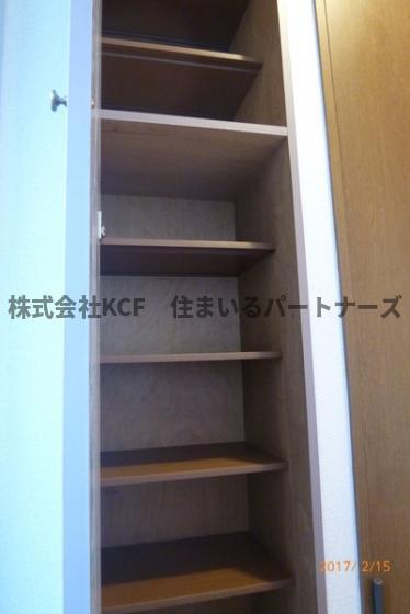 拡大写真:ヴェルデ 2階202の小物を収納するのに便利です