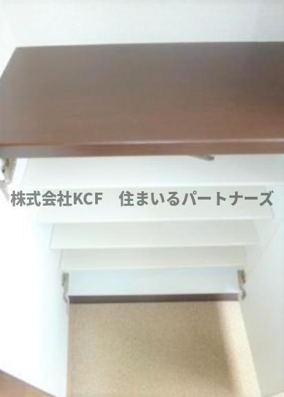拡大写真:オリーヴァ花畑 2階202のきれいな玄関です
