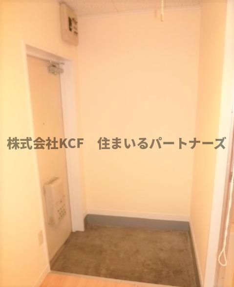 拡大写真：R-BOXOHISHI 3階302のシンプルで使いやすい玄関です