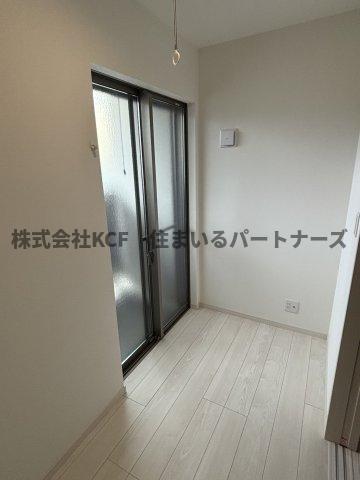 拡大写真：アルテ久留米 1階101の明るい色調の室内です
