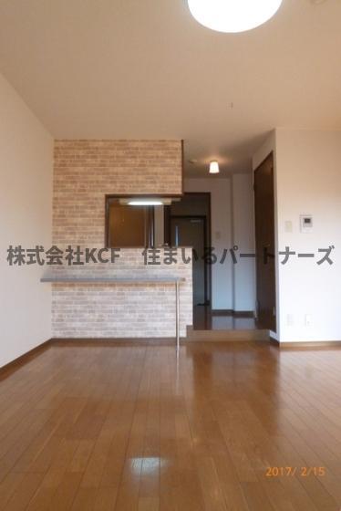 拡大写真:ヴェルデ 2階207のゆったり過ごせる居間です