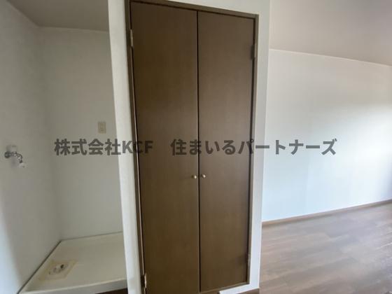 拡大写真:ヴェルデ 2階207の便利な収納スペースです