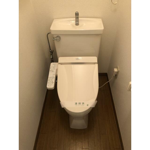 拡大写真:トランプ 2階202の落ち着いた色調のトイレです
