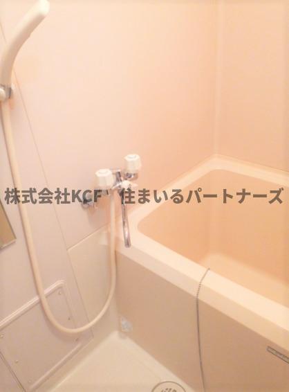 拡大写真:ガーデンハイツ朝妻 1階110の日々の疲れを癒すお風呂付です