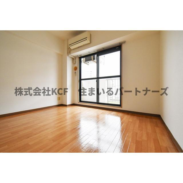 拡大写真:ガーデンハイツ朝妻 1階110の使いやすいリビングです