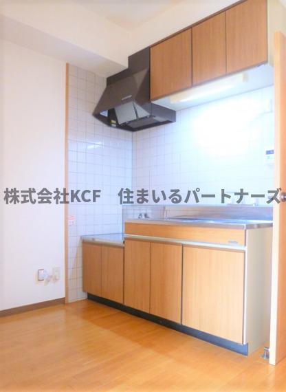 拡大写真:ガーデンハイツ朝妻 1階110のきれいなキッチンです