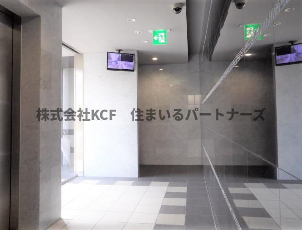 拡大写真:グランドシャトー花畑T・S 8階802の清潔なエントランスです