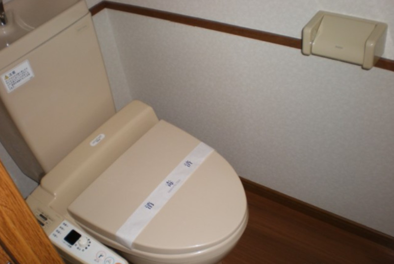 拡大写真:グリーンヒルズ東山Ⅱ 3階303の落ち着いた色調のトイレです