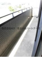 拡大写真:ペイサージュ上津 2階205の開放的で明るい空間を演出してくれるバルコニーです