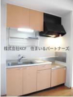 拡大写真:ペイサージュ上津 2階205のコンパクトなキッチンで掃除もラクラク