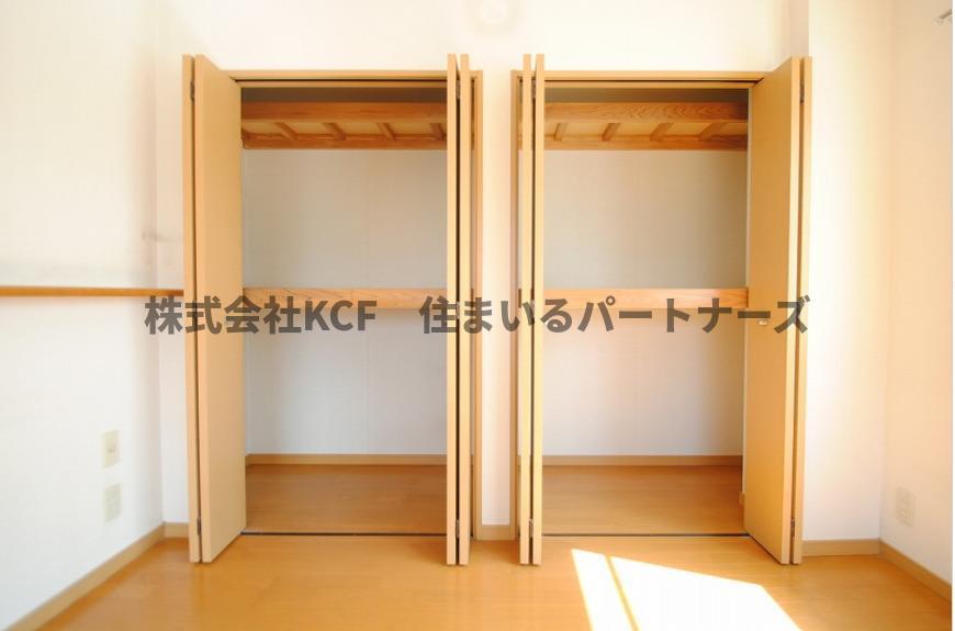 拡大写真:メゾン岩橋 3階302のたっぷりとした収納スペースです