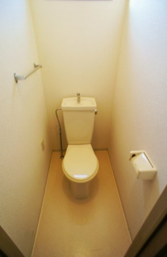 拡大写真:ベルナールⅡ 1階B103のゆったりとした空間のトイレです