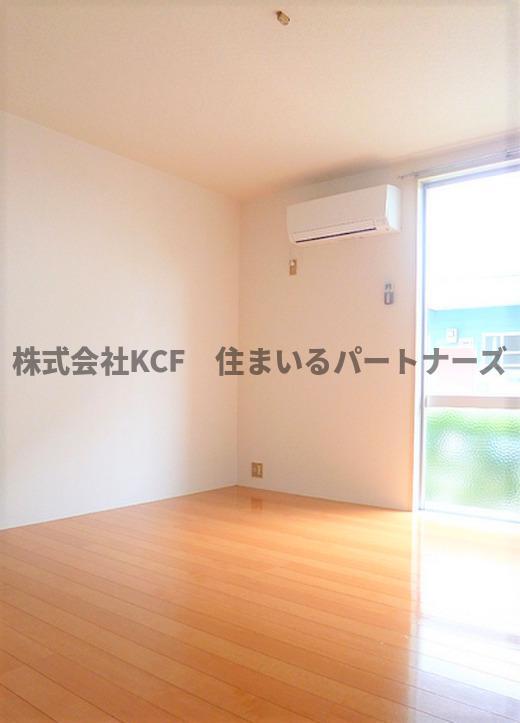 拡大写真:ウッディーハイツ 1階106のゆったりとした居間です